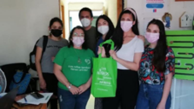 Estudiantes de Kinesiología participan en actividad de Yoga inclusiva para niños y niñas con artritis juvenil