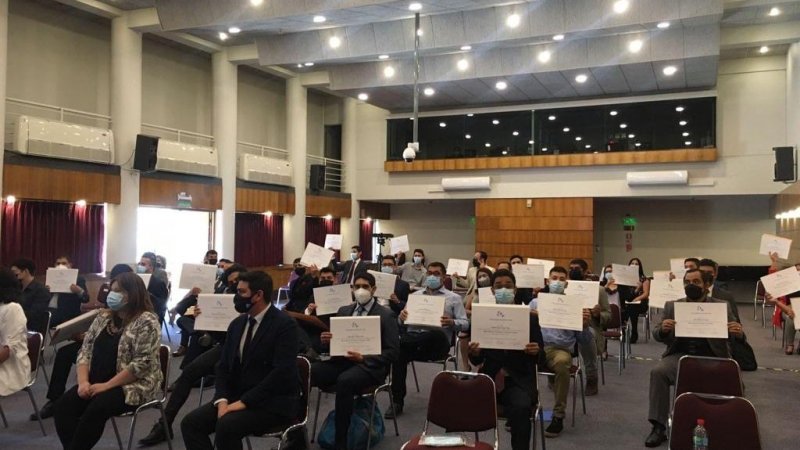 UCEN celebra a su primer estudiante del PRUFODIS en egresar de una carrera técnica