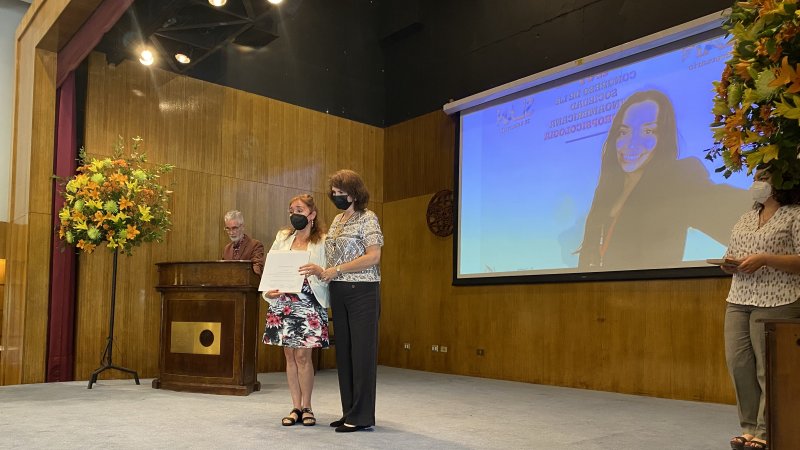 Carrera de Psicología rinde homenaje a estudiante Pia Navarro en el marco de las titulaciones generación 2018-2019-2020