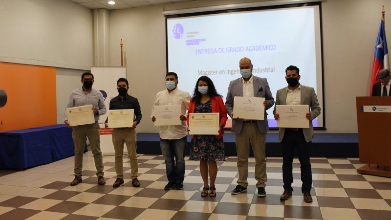 Estudiantes del Magíster en Ingeniería Civil Industrial recibieron sus grados