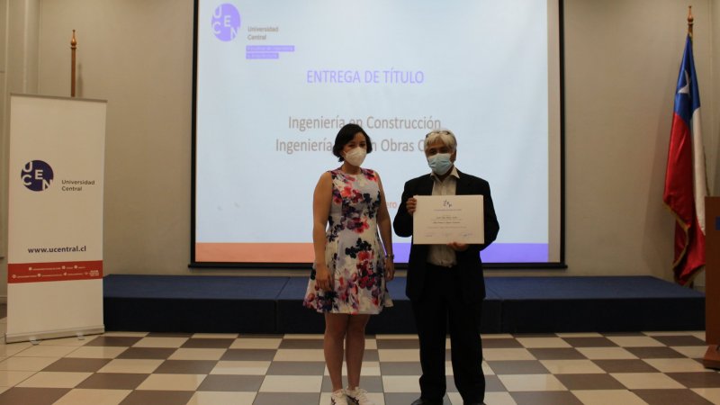 Carrera de Ingeniería en Construcción entrega título póstumo a familia del estudiante Daniel Llantén Morales