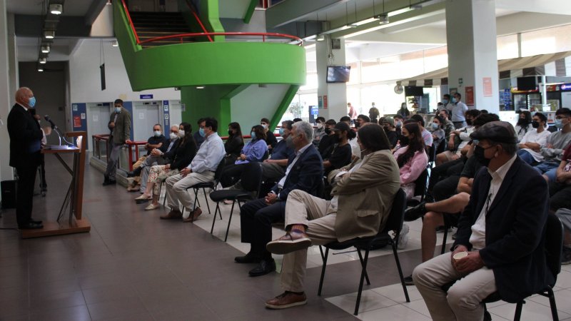 Rector Santiago González entregó saludo de bienvenida a estudiantes de la Escuela de Ingeniería