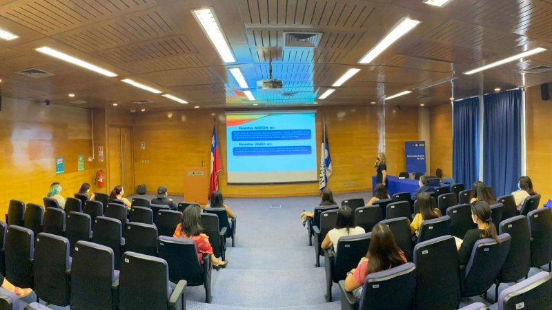 Carrera de Terapia Ocupacional da punta de pie inicial de bienvenidas de estudiantes de Facsalud