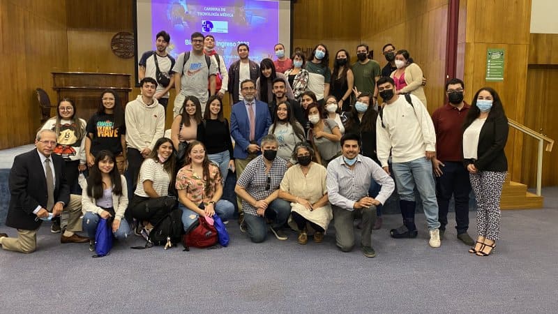 Con charla de estudiante egresado UCEN, carrera de Tecnología Médica da bienvenida a sus estudiantes