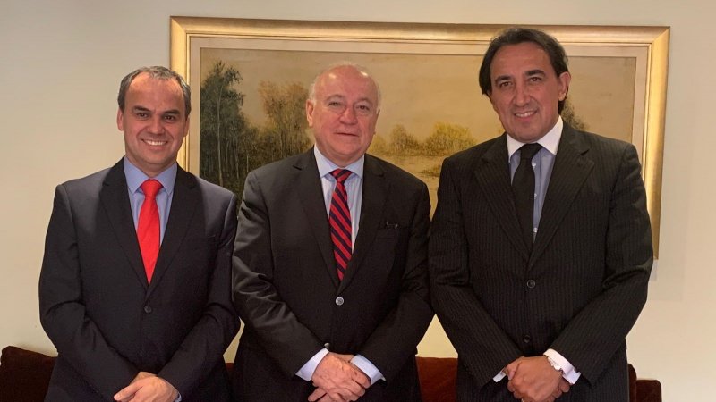 Rector recibió al nuevo director de Instituto de Investigación y Postgrados de FACDEH