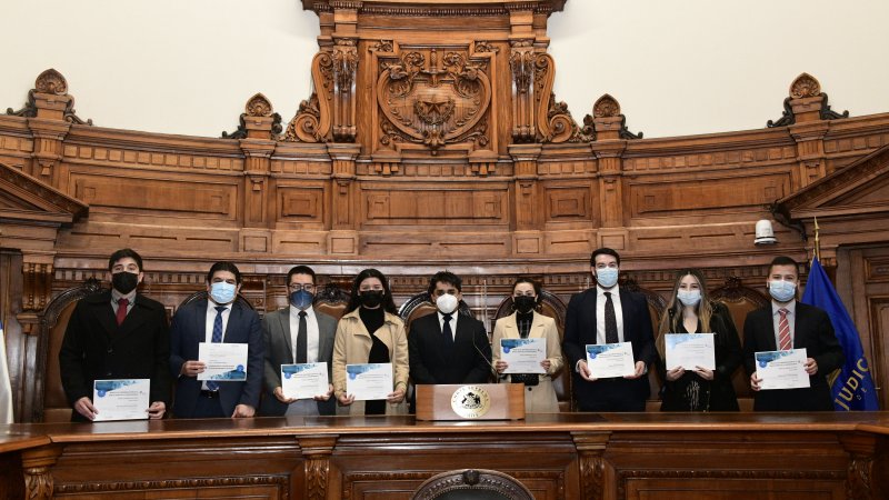 Estudiantes y tutores de Derecho fueron reconocidos por su aporte a proyecto del Poder Judicial