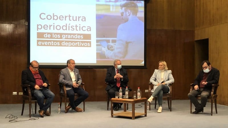 Grandes figuras del ámbito deportivo contaron sus experiencias en conversatorio organizado por Periodismo UCEN