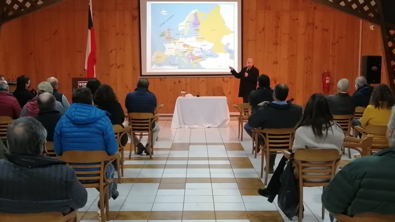 Profesor Samuel Fernández expone en Temuco sobre conflicto Rusia-Ucrania