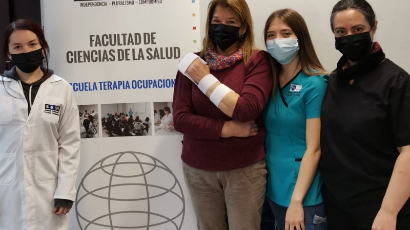 Estudiantes de Terapia Ocupacional realizan operativo ortésico a personas mayores con artritis reumatoide