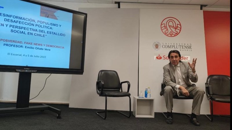 Decano de la FACDEH realiza charla en Universidad Complutense de Madrid