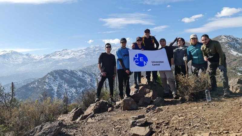 Estudiantes UCEN realizaron jornada de trekking