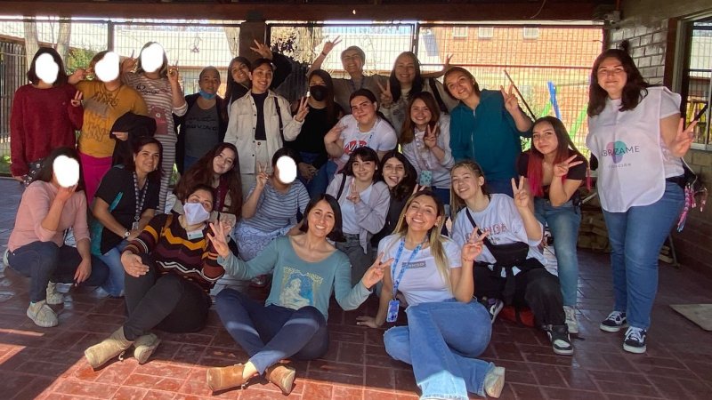 Primer encuentro de estudiantes con Fundación Abrázame para dar inicio a Proyecto Abrazando tu Salud