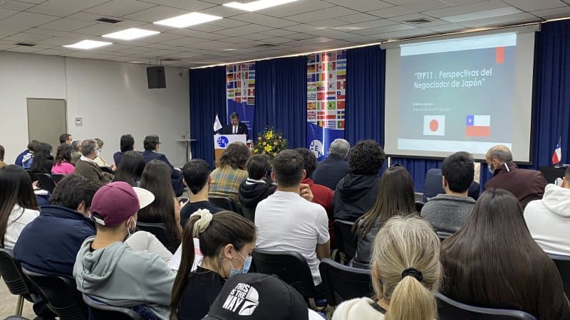Embajador de Japón en Chile realiza charla sobre TPP11