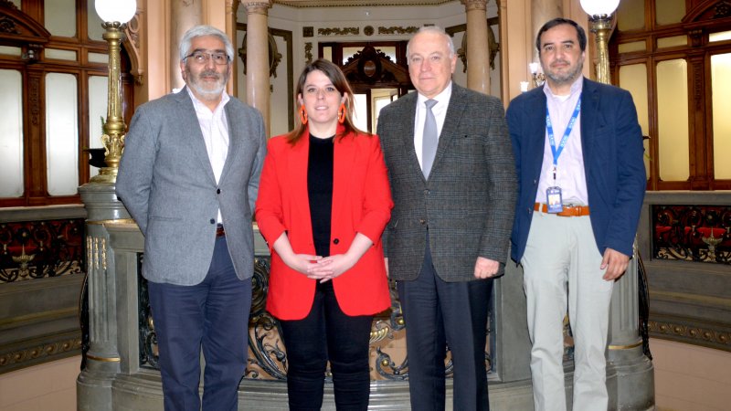 Rector sostuvo reunión con Delegada Presidencial de la RM por tema seguridad en sector Parque Almagro