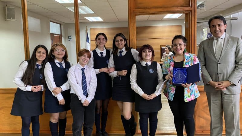 Liceo 7 defiende su título y resulta vencedor del 2.° Torneo Interescolar on-line de Debate UCEN