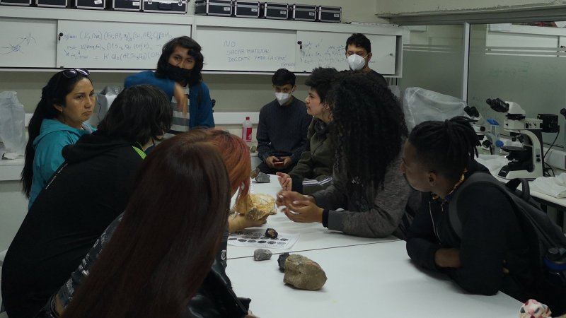 Geología e Ingeniería Civil en Minas recibe en la UCEN a estudiantes del Colegio Escorial de Peñalolén