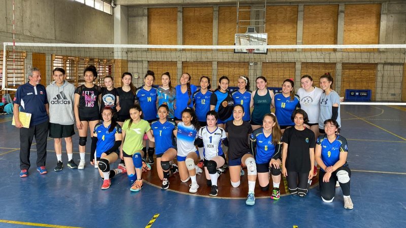 Selección de vóleibol femenino realiza amistoso interregional