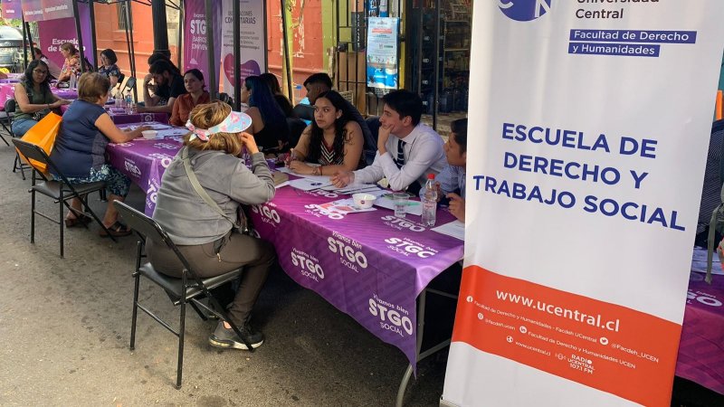 Clínica Jurídica sale a terreno en barrio Huemul de Santiago