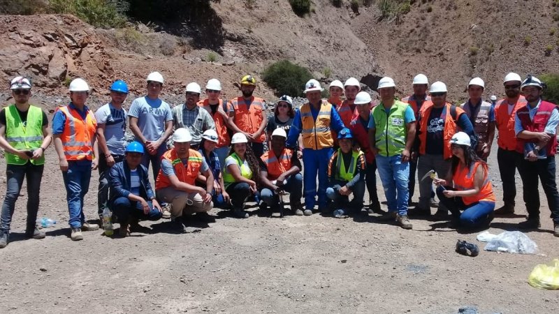 Para medir logros académicos, estudiantes de Ingeniería Civil en Minas visitaron la minera Los Molles