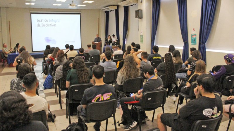 Con exitoso seminario estudiantes cierran asignatura VCM 