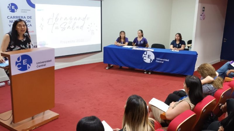 «Abrazando tu Salud»: Proyecto de estudiantes de Enfermería y Nutrición entregó herramientas para niñas y cuidadoras