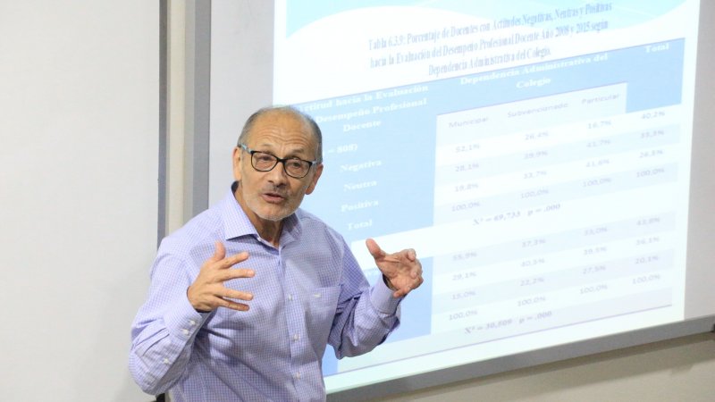 Profesor Luis Gajardo obtiene grado de doctor en Ciencias de la Educación en la Universidad de Granada