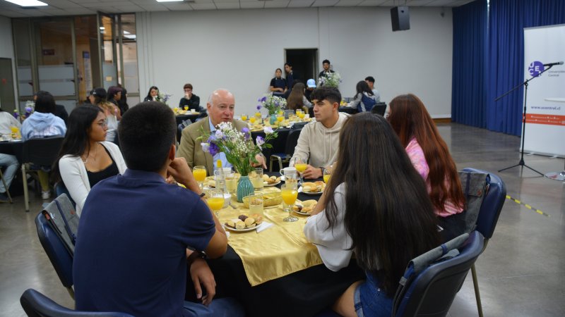 Universidad Central reconoce trayectoria educativa de estudiantes de primer año