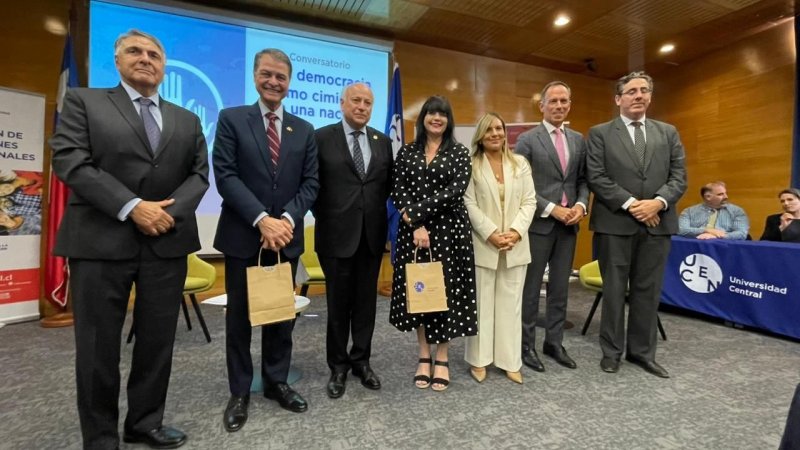 Delegación de parlamentarios de Canadá visitan la Universidad Central