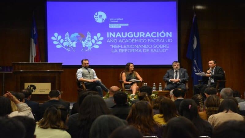 Conversatorio sobre la Reforma a la Salud marcó inicio del año académico de la Facultad de Ciencias de la Salud UCEN