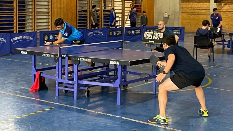 UCEN se corona campeón en torneo de tenis de mesa