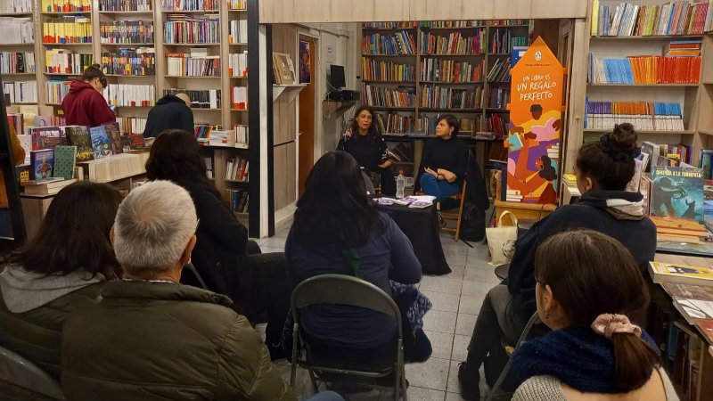 Profesora Ana López presentó su libro sobre género y feminismo