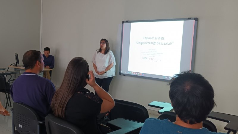 Académica argentina dicta charla Magistral “Fitatos en su dieta: ¿amigo o enemigo de su salud?