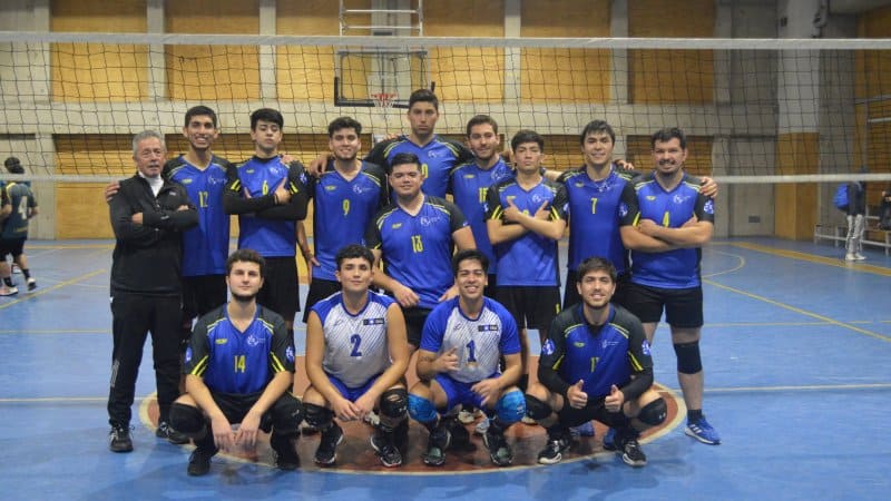 Selección masculina de voleibol se impuso a su par de la U.Mayor