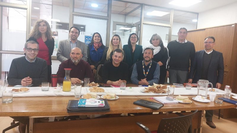 Unidad de Egresados/as y empleadores realizan jornada de socialización de la política de relacionamiento a directores de escuela