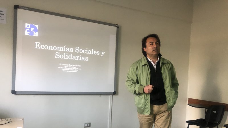 Dr. Nicolás Gómez dictó charla magistral a estudiantes de Trabajo Social