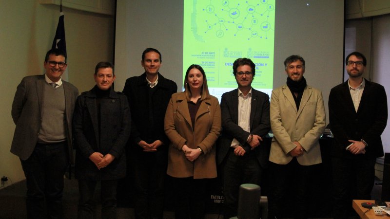 Dr. Delooz expone en congreso internacional en la Universidad de Chile