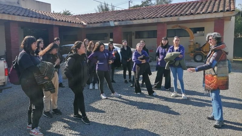 Alumnas y alumnos de Nutrición y Arquitectura inician proyecto de VCM con campesinos de Prodesal Las Cabras