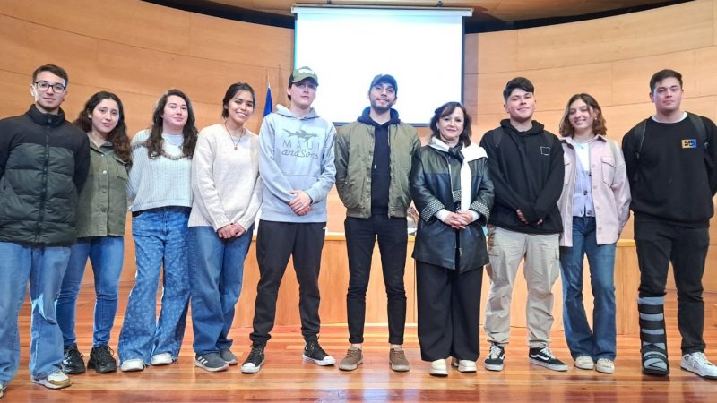 Estudiantes de Ingeniería Civil en Minas y de Geología participaron en actividad junto a ministras de Minería y Bienes Nacionales