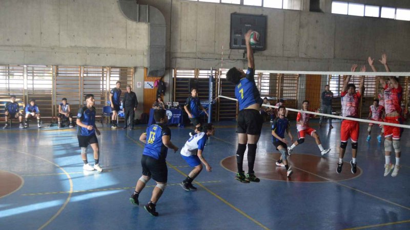 Destacada actuación de la selección masculina de voleibol en la copa UCEN-DAVE