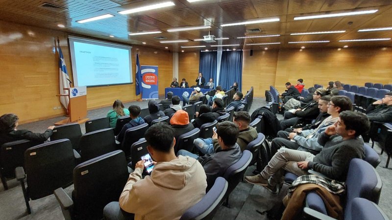 Innovación y emprendimientos fueron los temas centrales en conversatorio sobre 