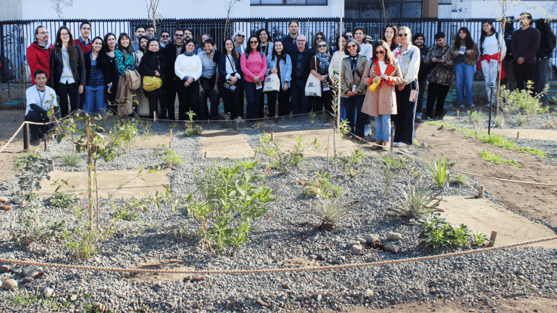 Representantes del C40 visitan el Jardín Biodiverso en compañía del Gobierno de Santiago