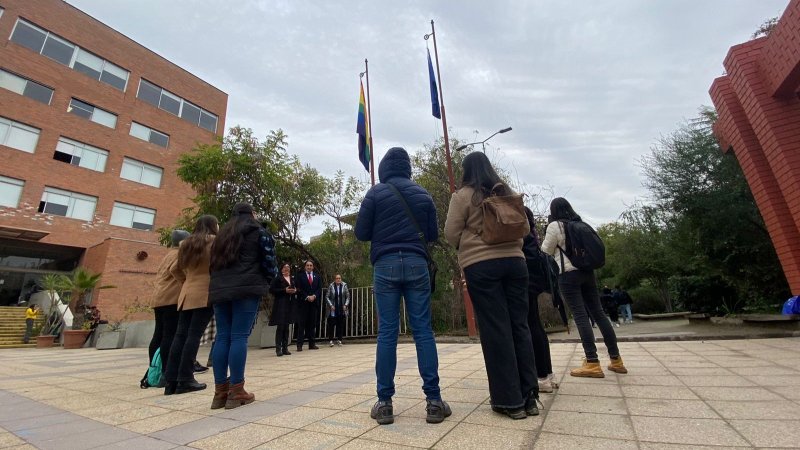 Universidad Central iza bandera LGTBQ+ para conmemorar el día del orgullo 2023