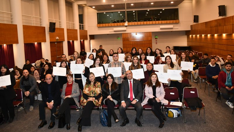 Estudiantes reciben certificado del Diplomado de Arsenalería Quirúrgica Integral año 2023