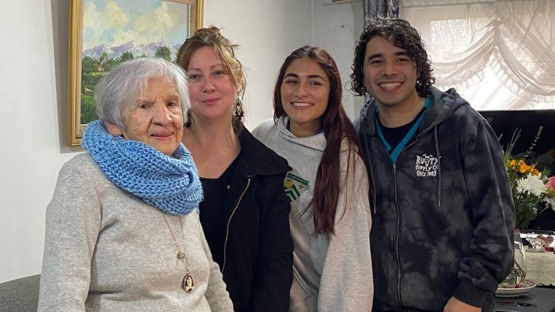 Estudiantes de CAETO Santiago realizan visitas a la comunidad