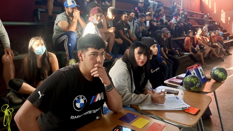 Estudiantes de Ped. en Educación Física brindan apoyo en torneo de handball