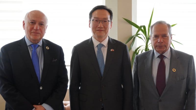 Embajador de la República de Corea, Hak-Jae Kim visita la Universidad Central de Chile