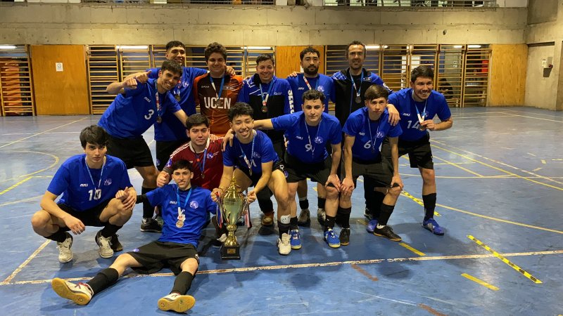 La UCEN es de primera: Selección masculina de Futsal se coronó campeona del ascenso