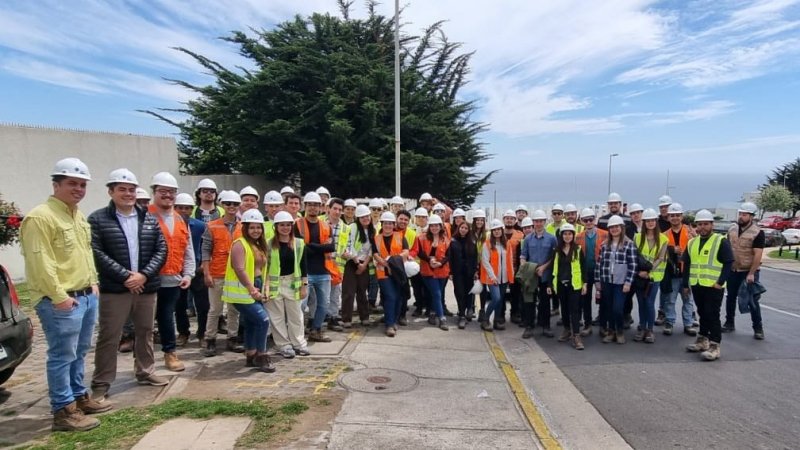 Estudiantes de las Ingenierías en Construcción y Civil en Obras Civiles visitan los socavones de la V Región para estudio