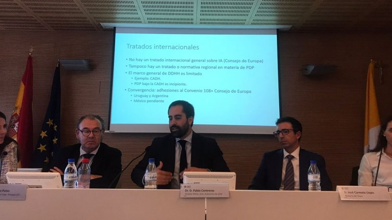 Profesor Pablo Contreras realiza tres conferencias en España