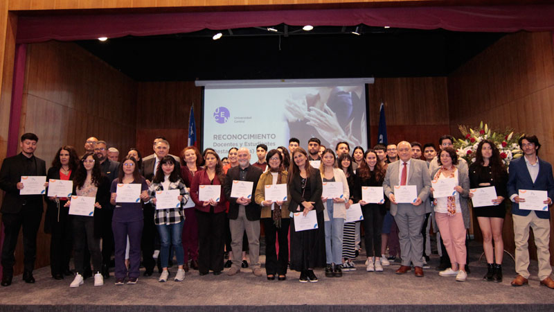 Universidad Central reconoció sus docentes y estudiantes destacados en su 41 aniversario